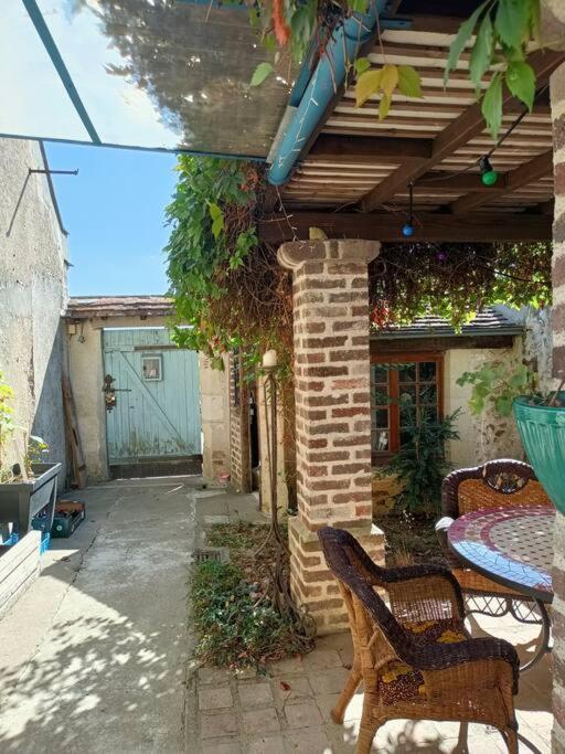 L'Atelier-Chambrette Dans Le Jardin Avec Salle De Bains, Sans Cuisine Troo Bagian luar foto