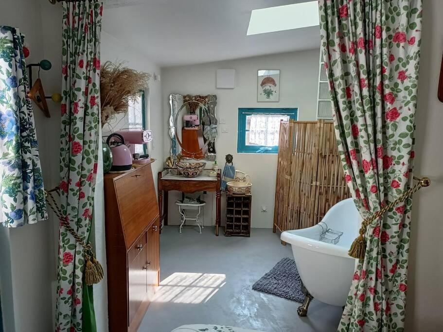 L'Atelier-Chambrette Dans Le Jardin Avec Salle De Bains, Sans Cuisine Troo Bagian luar foto