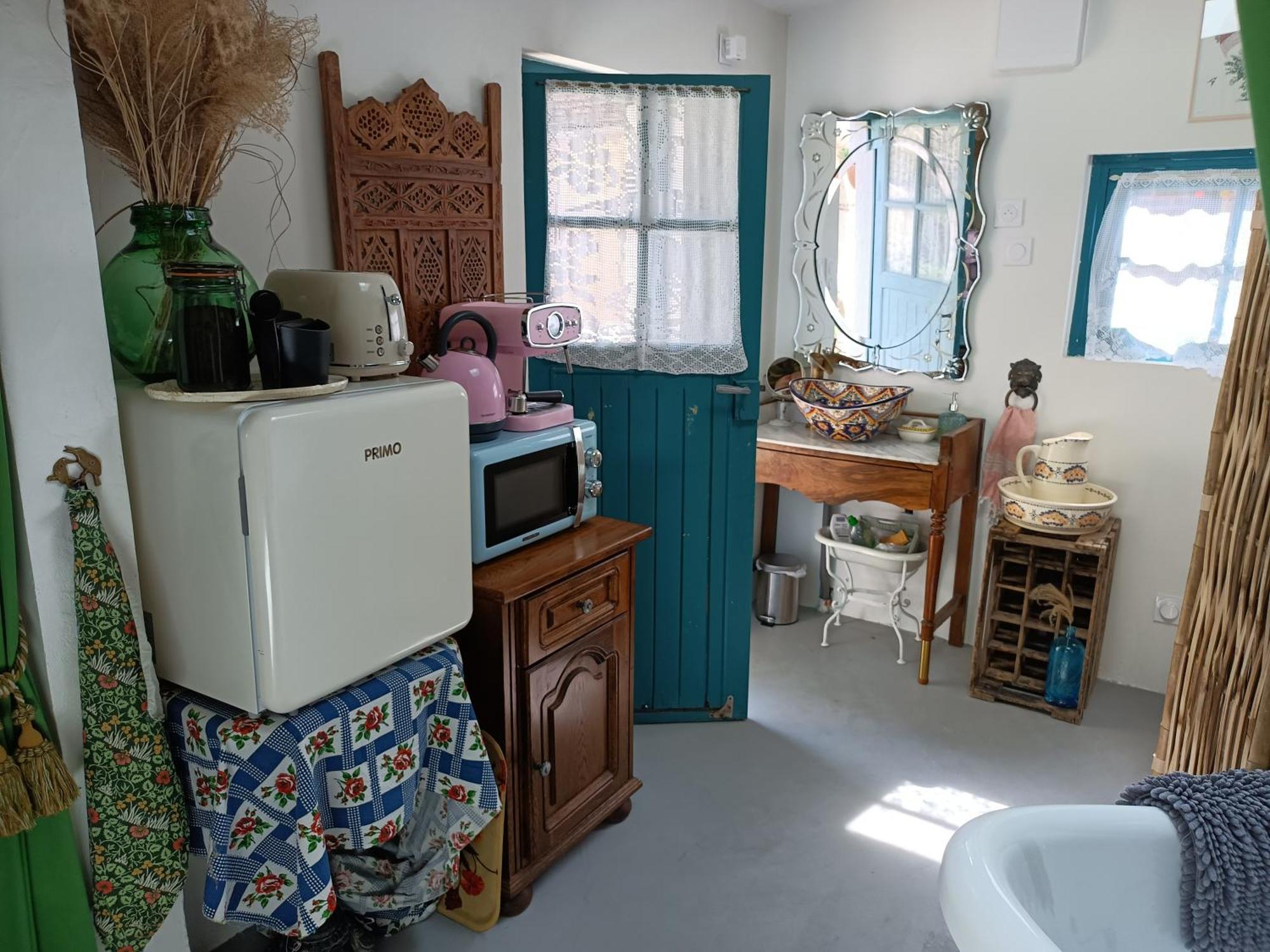 L'Atelier-Chambrette Dans Le Jardin Avec Salle De Bains, Sans Cuisine Troo Ruang foto